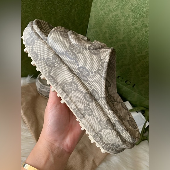 Sold❌🟤BNIB GUCCI Monogram Slides🟤🟤 - Picture 7 of 15